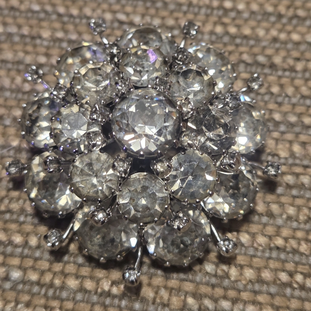 ELEGENT SIGNED VINTAGE BROACH